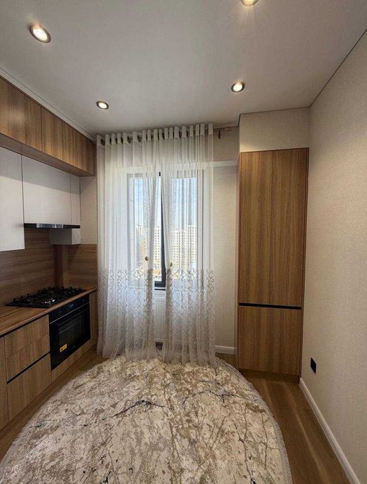 Квартира с новым ремонтом и балконом в Group City Tower, 40 м2