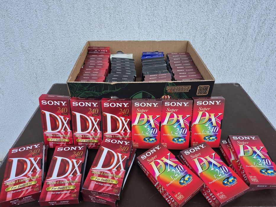 Vând lot 14 casete video VHS originale Sony, 240 minute cu filme

- 40