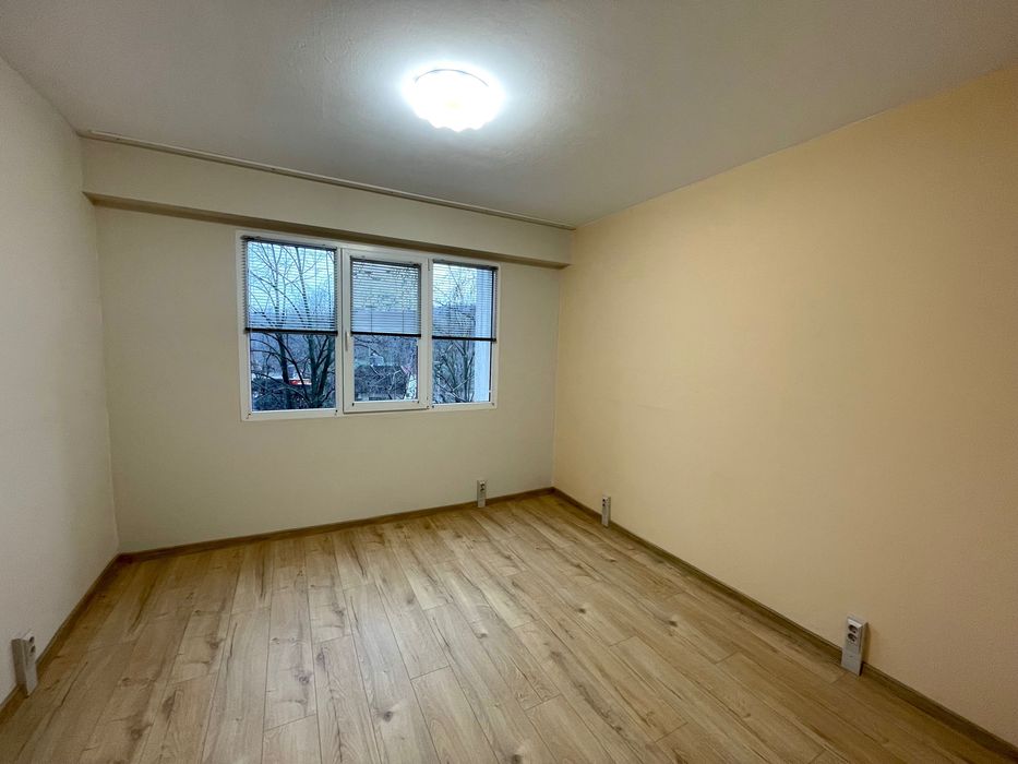 Дава се под наем Тристаен апартамент в Ловеч, Широк център - 80 кв.м за 398.82 € - Снимка #5