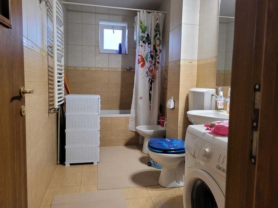 Apartament 3 camere decomandat, ultracentral Caracal, 85 mp, centrală proprie, curte privată, parcare acoperită - Proprietar