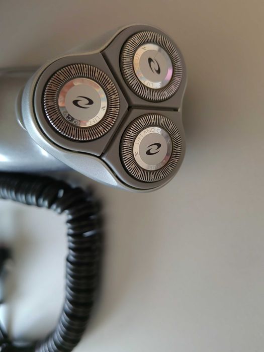 Електрическа самобръсначка Philips HQ6695