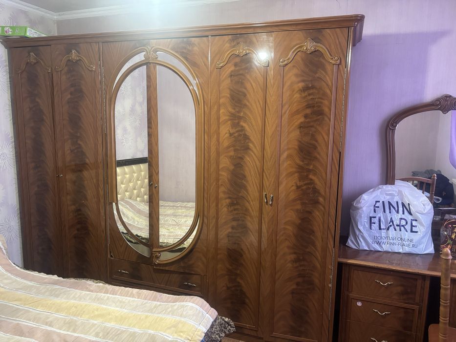 Шкаф трюмо прикраватные тумбочки