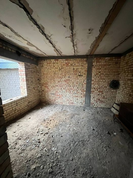 Участок сотилади УЧ КАХРАМОН постан 2 км кирганда