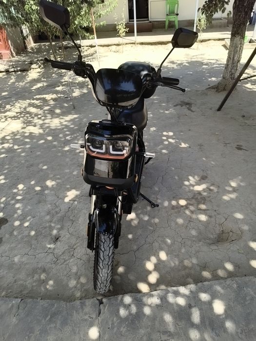 Skuter Hugo Motors
