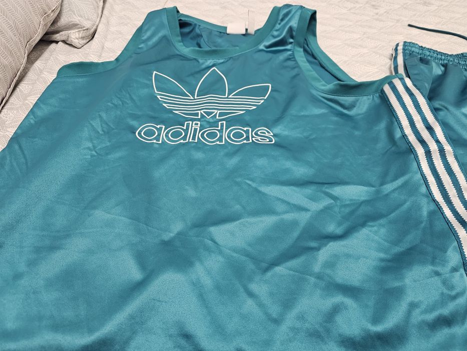 Compleu adidas deosebit