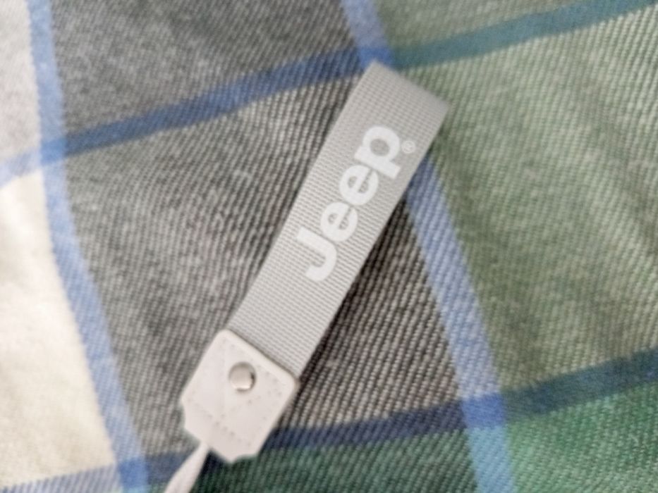 Продам новый термос Jeep