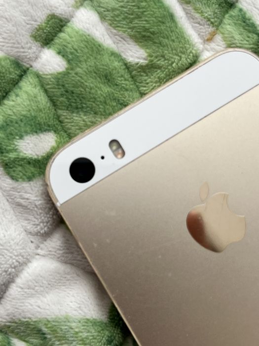 Продам айфон 5s.