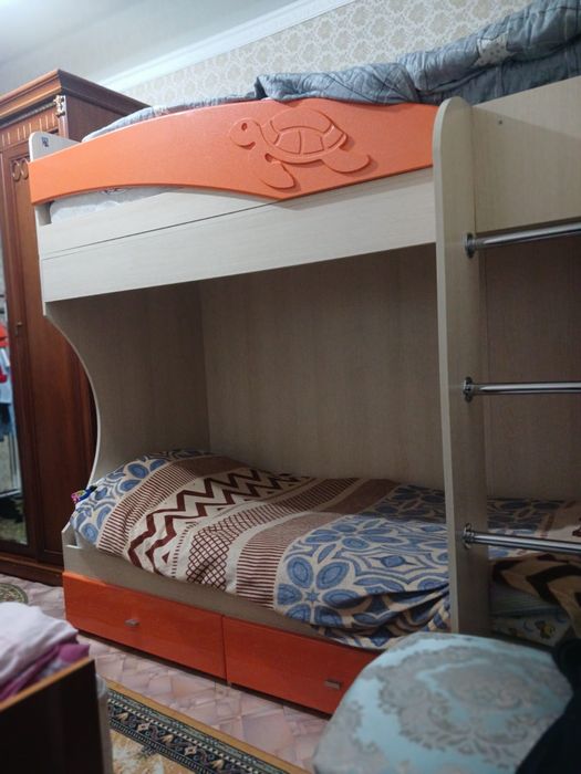 Продается двух ярусная кровать