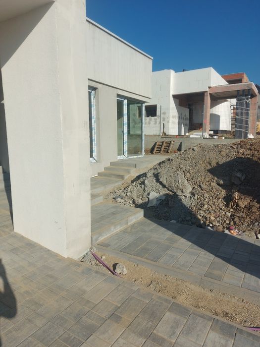 Ofer servicii în domeniul de pavaj si ce apatine pentru pavaj etc?
