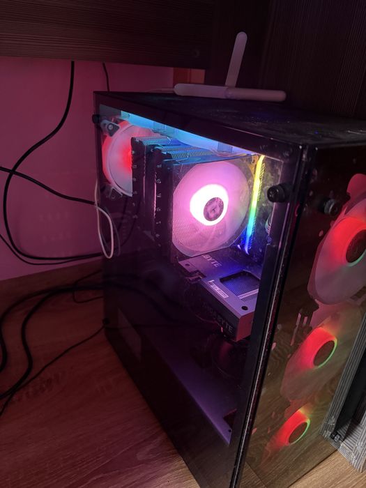 Vând accest pc cu tot cu cele 2 monitoare