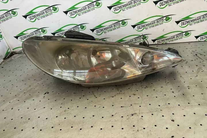 Far stanga Peugeot 206 2006 1.4 MT (75 hp)