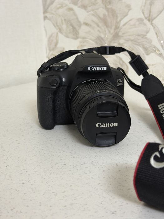 Продаю Canon eos 2000d