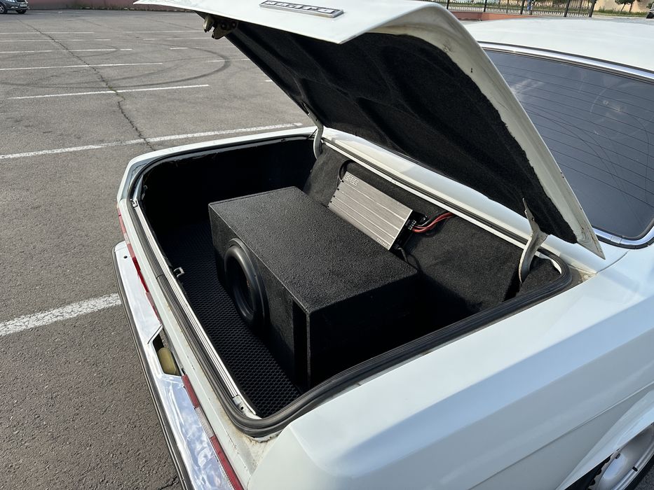 Волга ГАЗ 3102  (Плитка) б/н