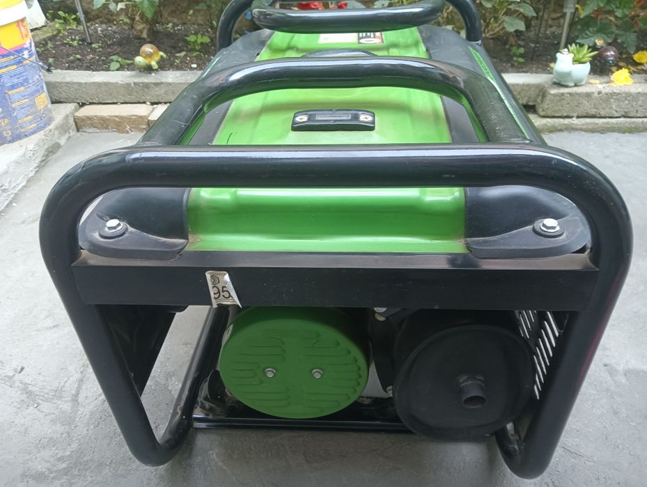 Vând generator de curent pe benzină , mai multe detalii despre produs la Nr de telefon 0746623801!