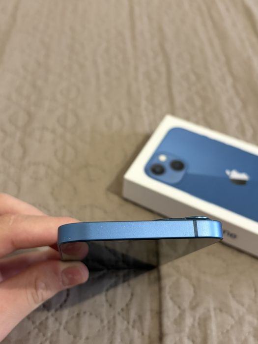 iPhone 13 – 128 GB – много добро състояние + 3 калъфа