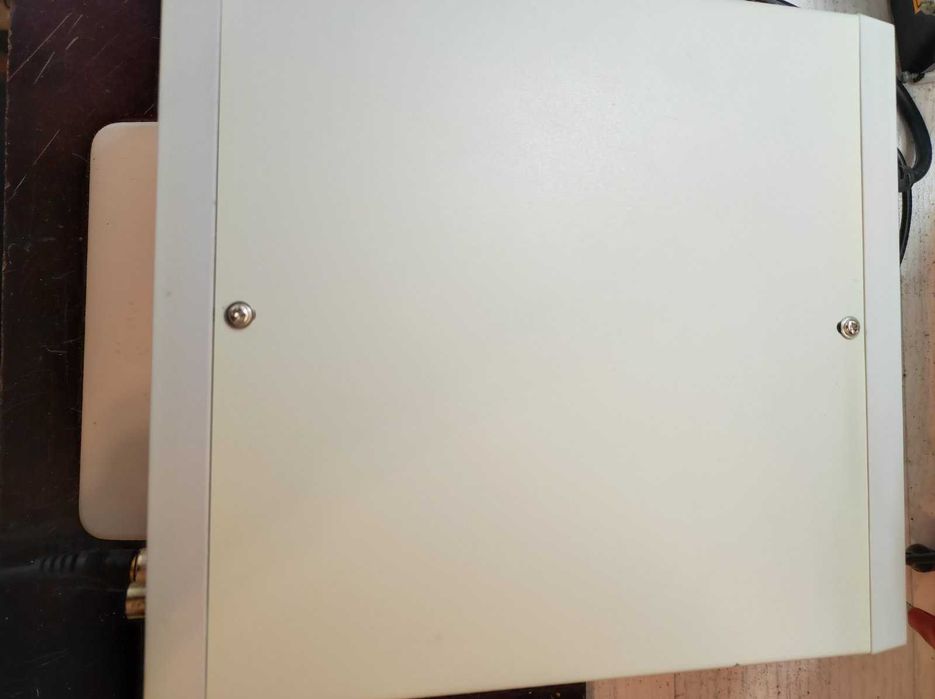 Продава се честотомер до 2700МХц за ремонт на комуникационна техника