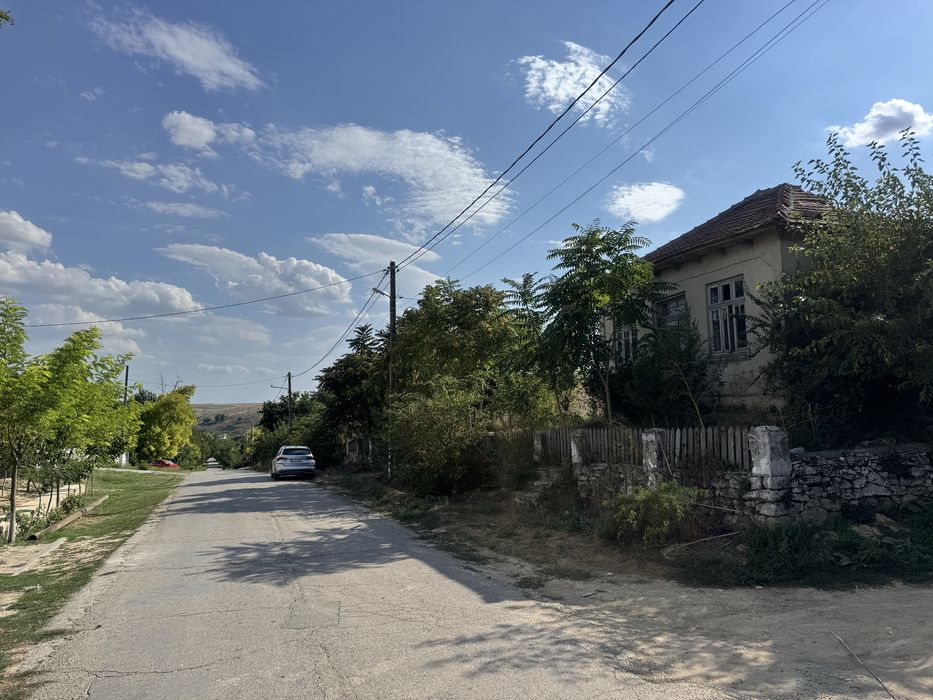 Vand teren + casa  in Sat Petrosani - Comuna Deleni