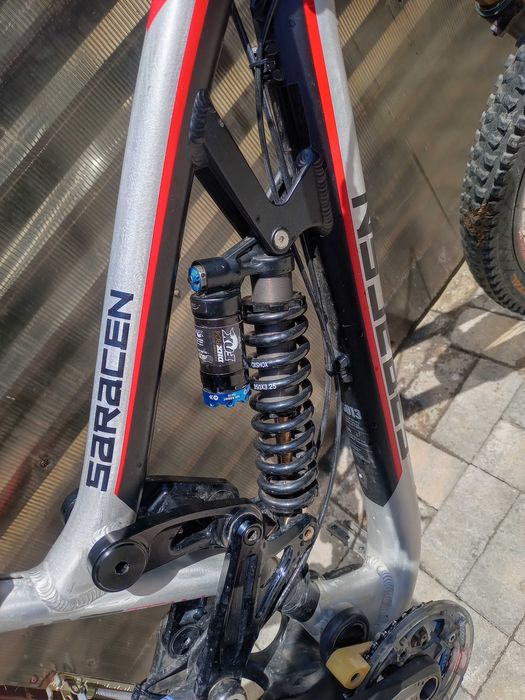 Bicicletă downhil saracen