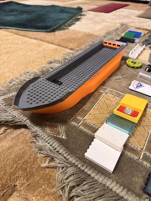 Продам большой пакет лего деталей