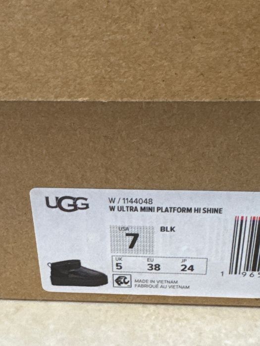 Лимитирана колекция зимни обувки на UGG, размер 38