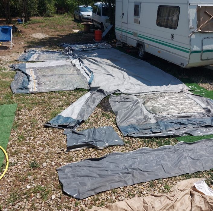 Cort brand  din trei piese