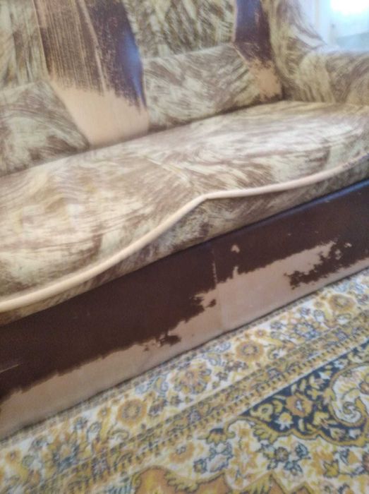 Vand canapeaua folosita