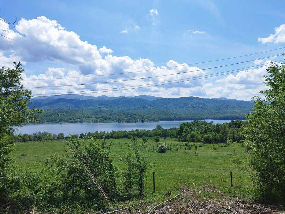 продавам къща в с.Борима, община Троян