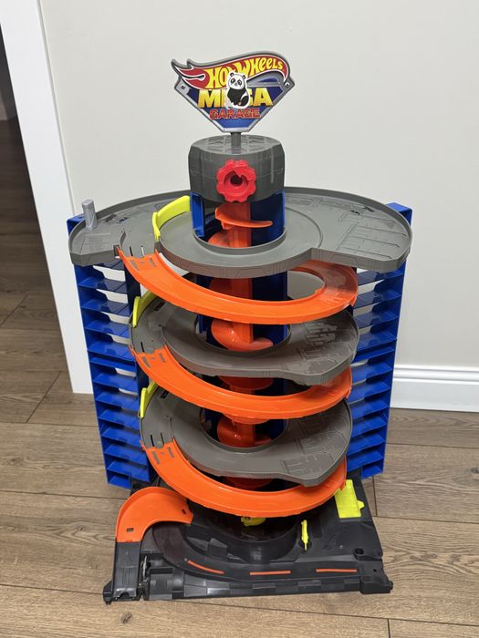Продам Hot wheels mega garage