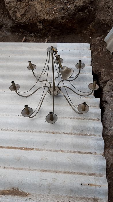 Продам металлическую люстру