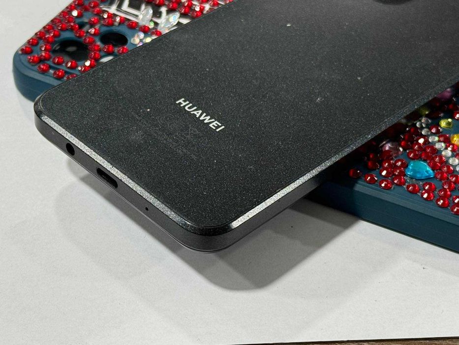 Продавам Huawei Nova Y61