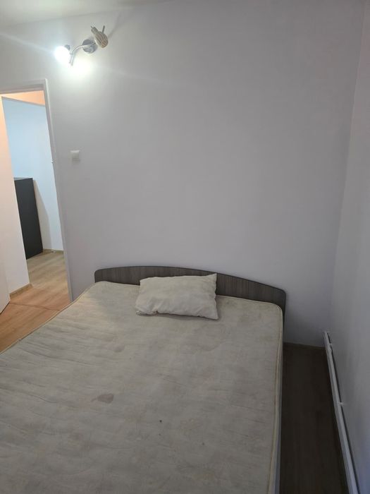 Închiriez apartament 3 camere cartier rovine