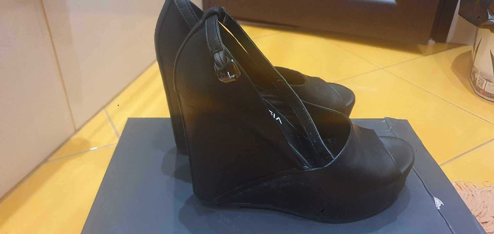 STRATEGIA  сандали нови