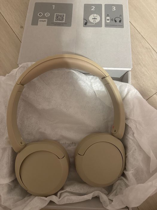 Слушалки Sony бежови
