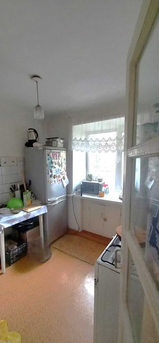 продам 3 комн квартиру в центре