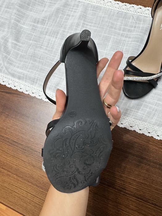 Vand sandale elegante