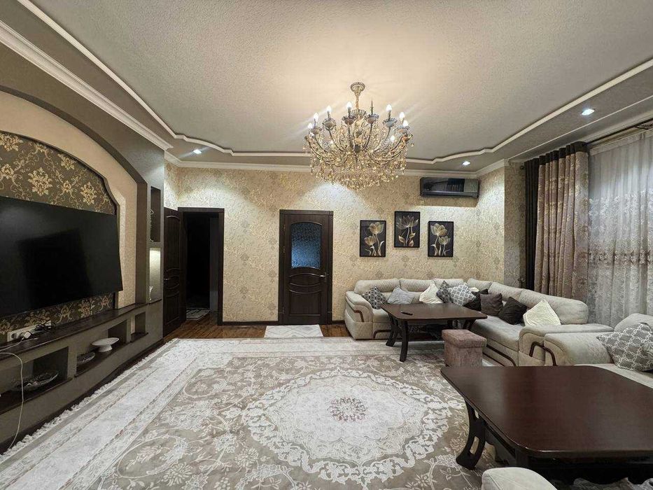 Дархан Евродом 
2 этажа + цоколь
380 м²
Участок: 4,5 сотки
Комнат: 7