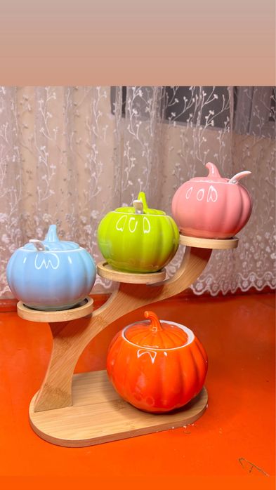 Бытовая банка для приправ