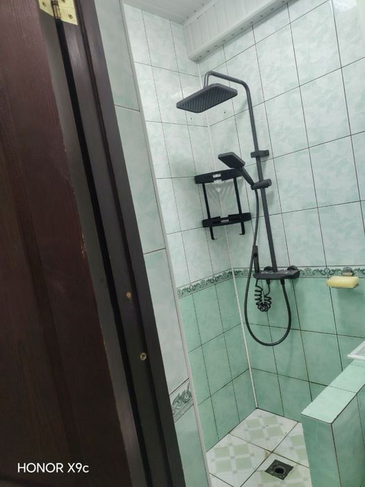 1 комнатная с мебелью и техникой выше Хакимията