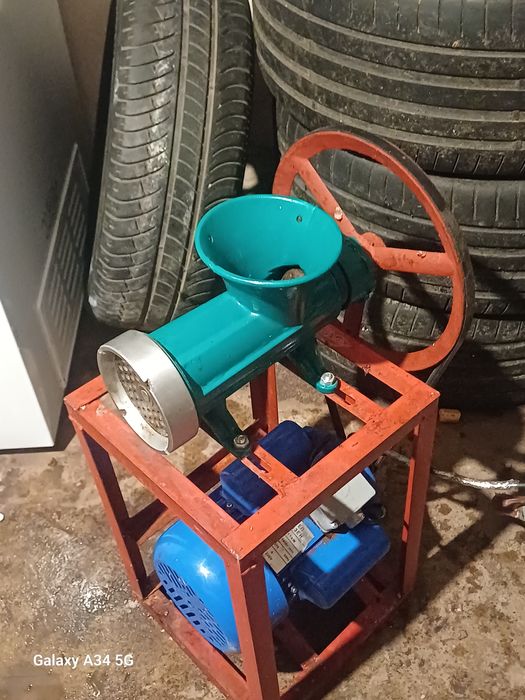 Месомелачка 150лв.ползвана една зимата електромотор мощност 1500 220