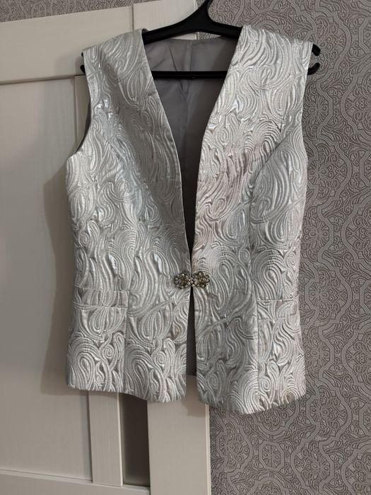 Продам платья и кажекей