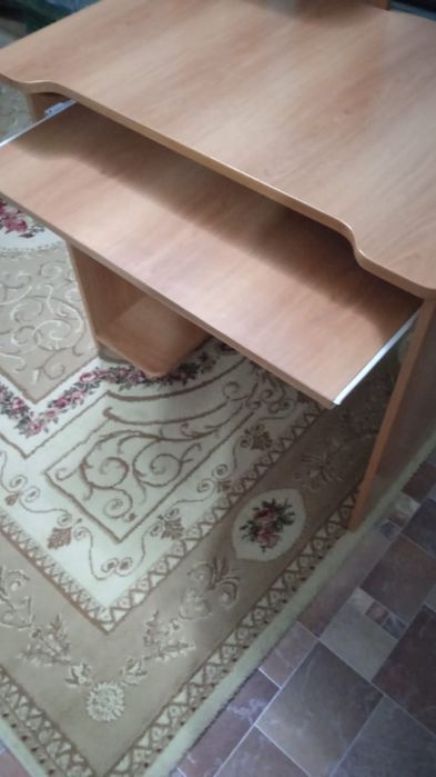 Продам компьютерный стол