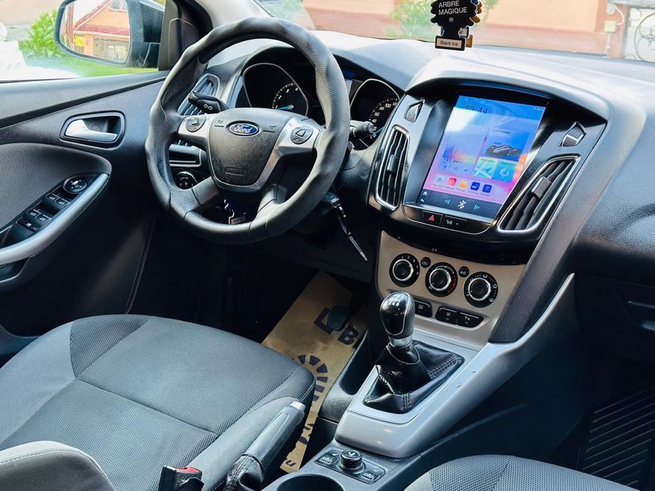 Ford Focus-2011-1.6 benzina clasic-Impecabil-Titanium