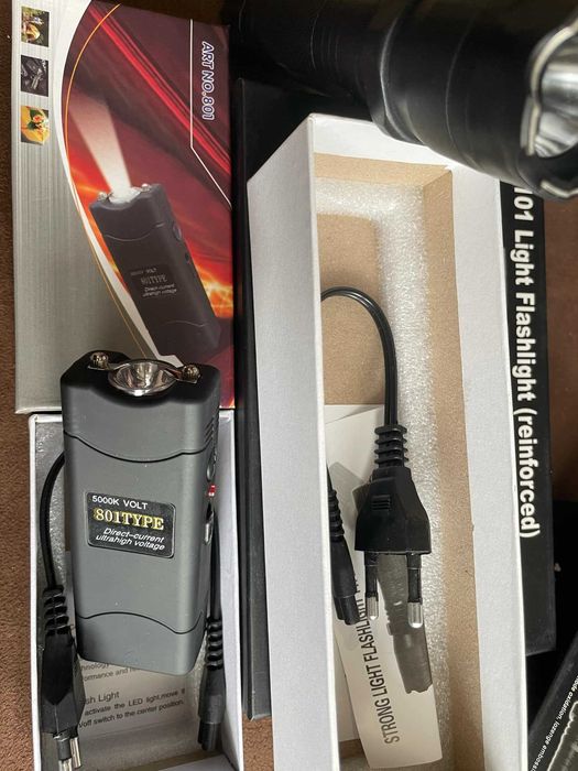 Метална полицейска палка 2- размера, електрошокове