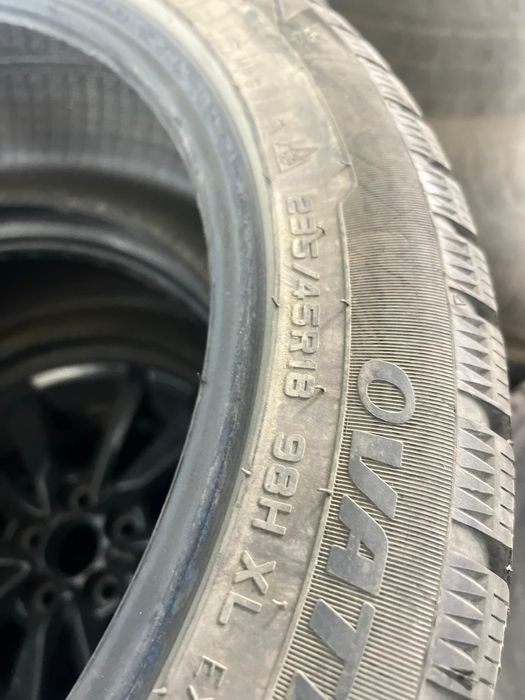 Зимние шины состояние идеальное почти новые пара