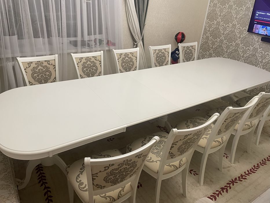 Продается стол и стулья