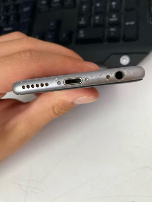 Vând iPhone 6s citiți descrierea