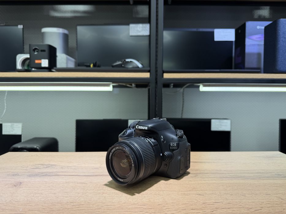 Фотоаппарат Canon EOS 600D, 18-55 mm, флешка 32 ГБ, 1923/А10
