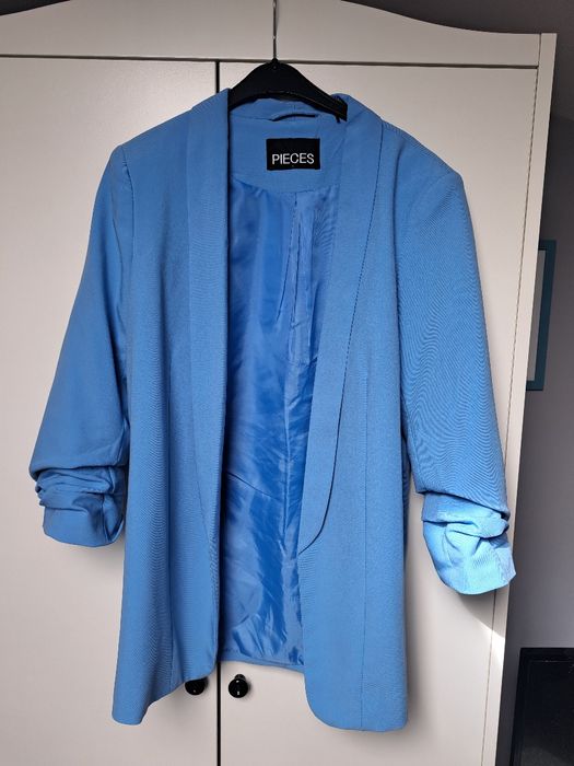 Светло синьо сако