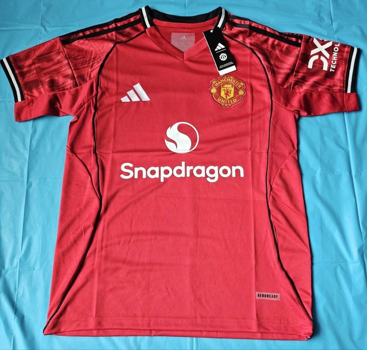 Футболен екип на Манчестър Юнайтед 2025/26