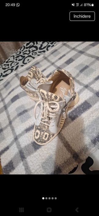 Adidași  incaltaminte